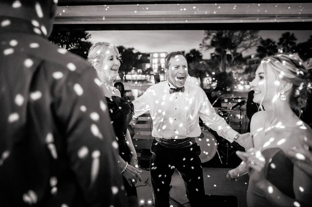 Hanna and Peter wedding party dance