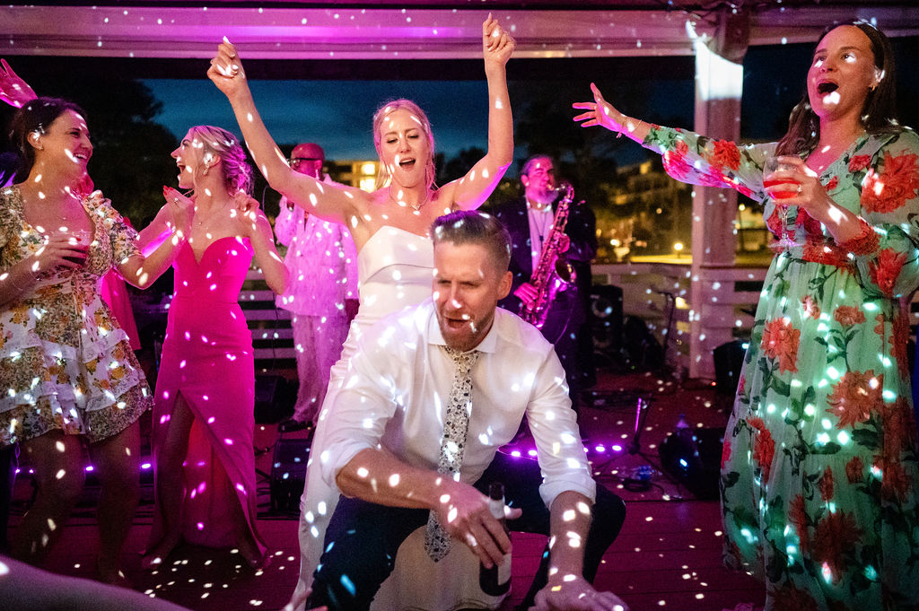 Hanna and Peter wedding party dance