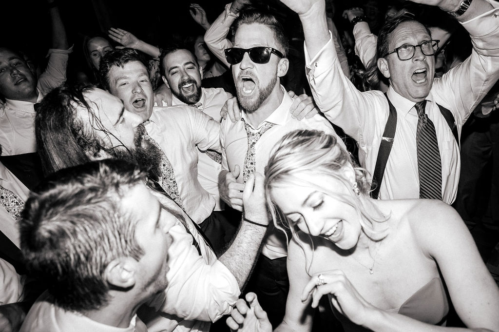 Hanna and Peter wedding party dance