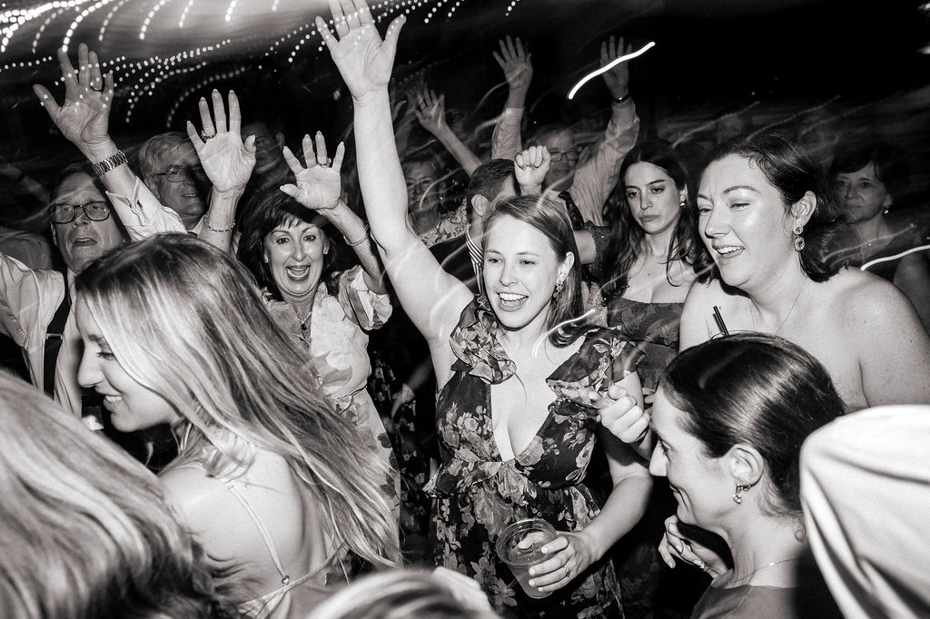 Hanna and Peter wedding party dance