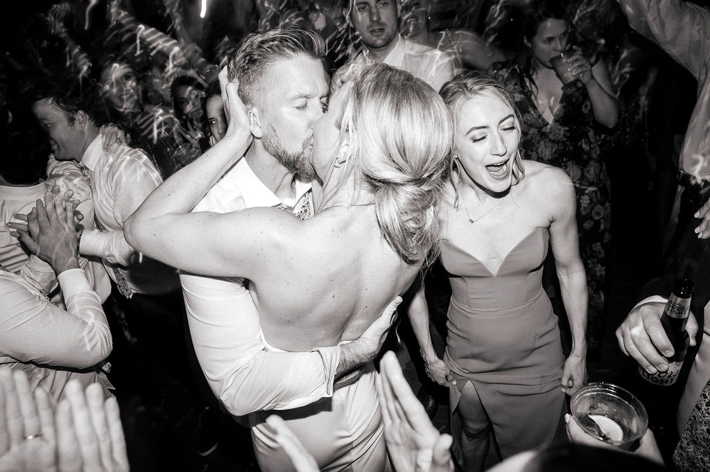 Hanna and Peter wedding party dance