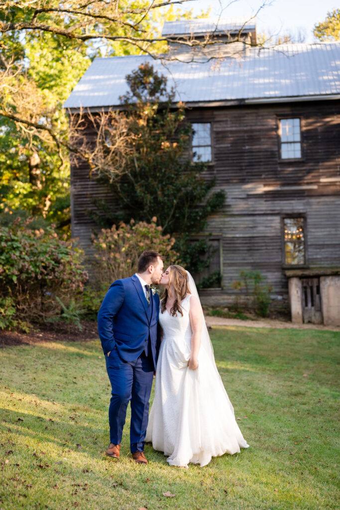 Lesleigh & Luke wedding Yarborough Mill