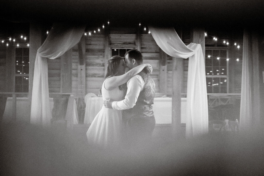 Lesleigh & Luke wedding dance